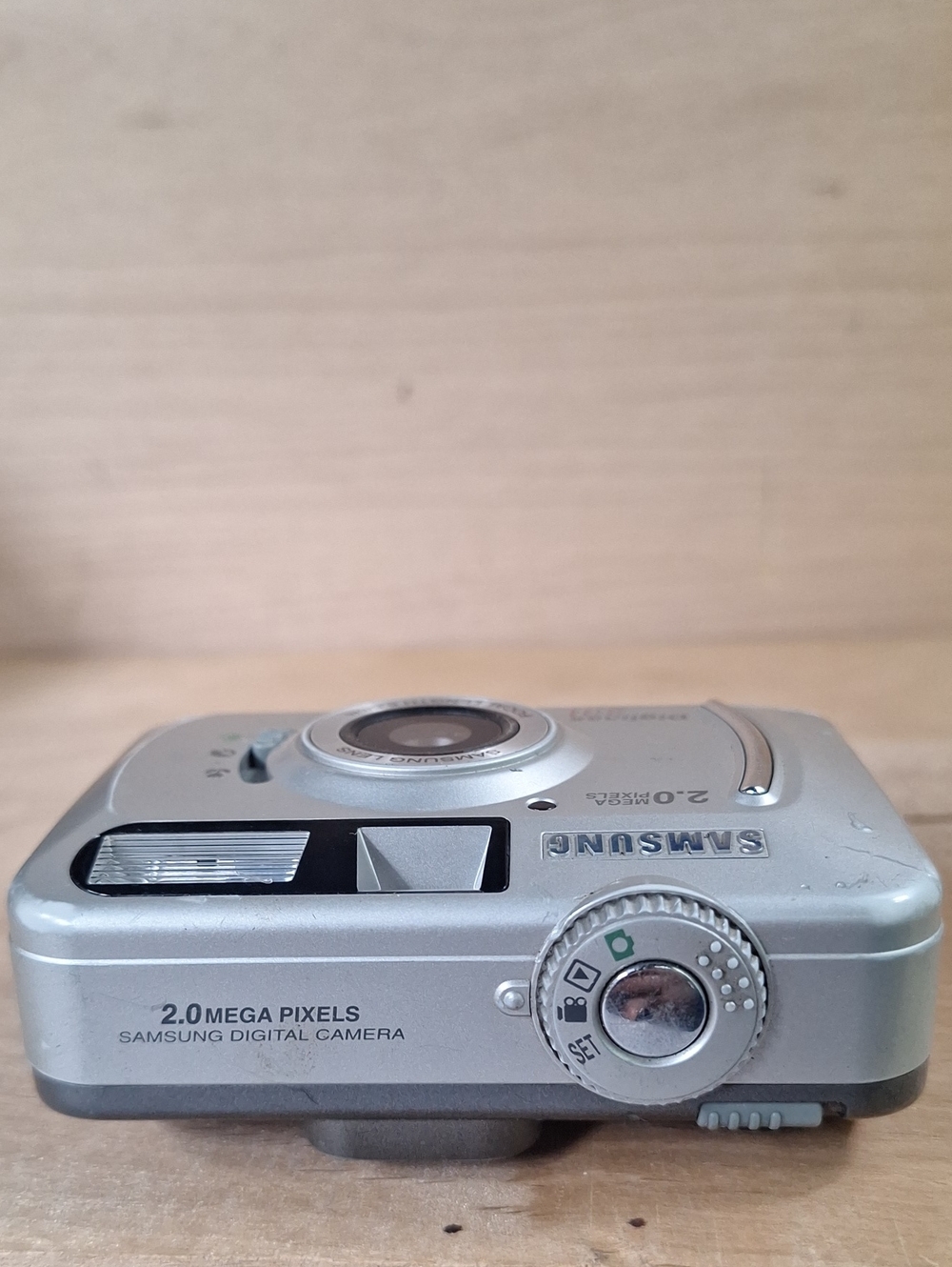 Vintage Samsung Digimax 201 digital camera Selling For Parts - Picture 4 of 6